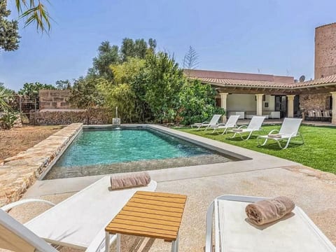 Luxuriöse Villa mit Pool und Klimaanlage für 8 Personen