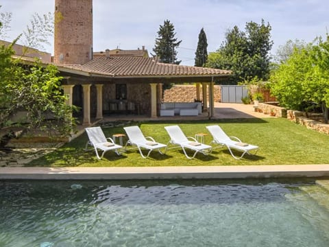Luxuriöse Villa mit Pool und Klimaanlage für 8 Personen