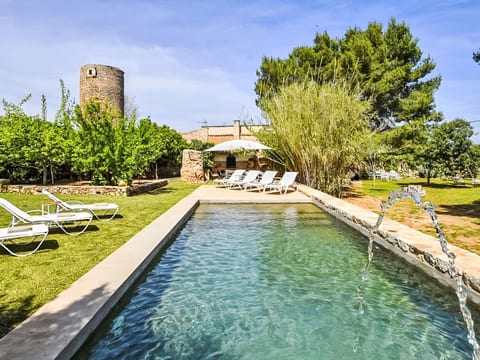 Luxuriöse Villa mit Pool und Klimaanlage für 8 Personen
