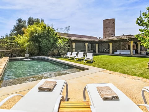 Luxuriöse Villa mit Pool und Klimaanlage für 8 Personen