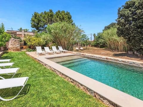 Luxuriöse Villa mit Pool und Klimaanlage für 8 Personen