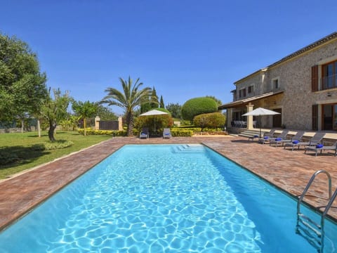 Villa mit Garten, Grill und Terrasse
