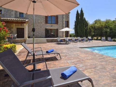 Villa mit Garten, Grill und Terrasse
