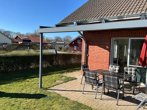 in Hoben mit Grill und Terrasse