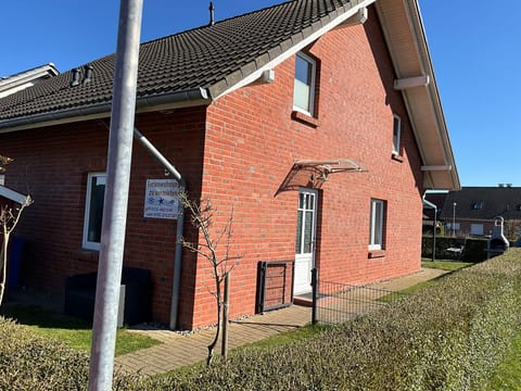in Hoben mit Grill und Terrasse