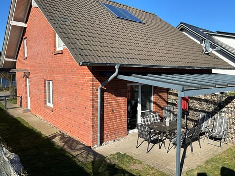 in Hoben mit Grill und Terrasse