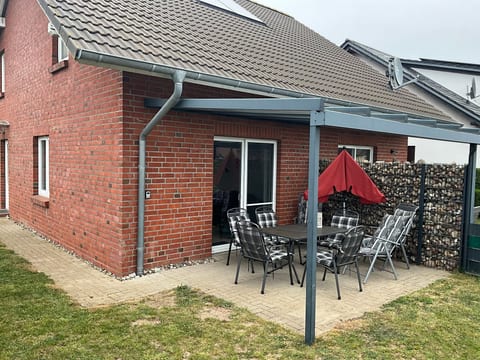 in Hoben mit Grill und Terrasse
