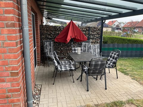 in Hoben mit Grill und Terrasse