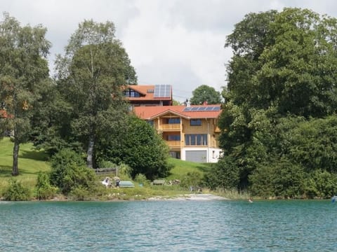 Landgut mit Blick auf das Wasser