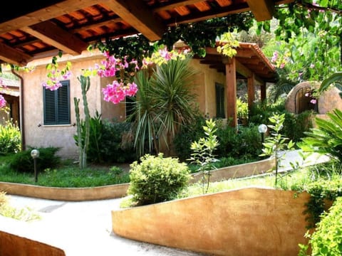 mit Terrasse