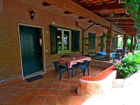 mit Terrasse