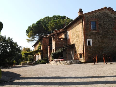 Appartement in Castiglione Del Lago mit Grill, Terrasse und gemeinsamem Pool