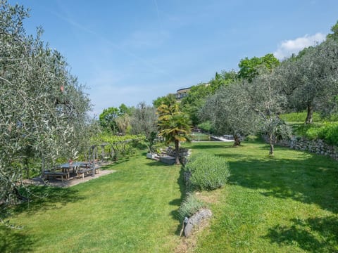 Villa mit schönem Seepanorama und Naturteich