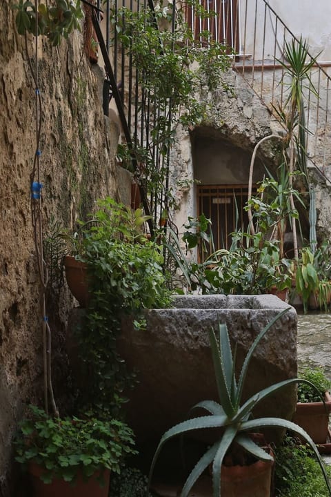 Innenhof-Terrasse