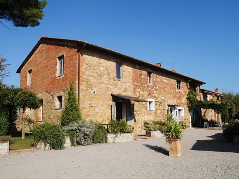Wohnung in Castiglione Del Lago mit Grill, gemeinsamem Pool und Terrasse