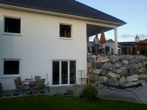 Wohnung mit großer Gartenterrasse und Ausblick