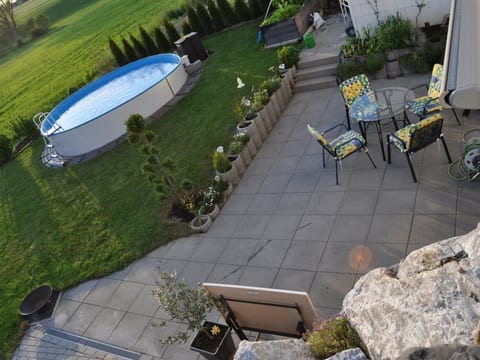 Wohnung mit großer Gartenterrasse und Ausblick