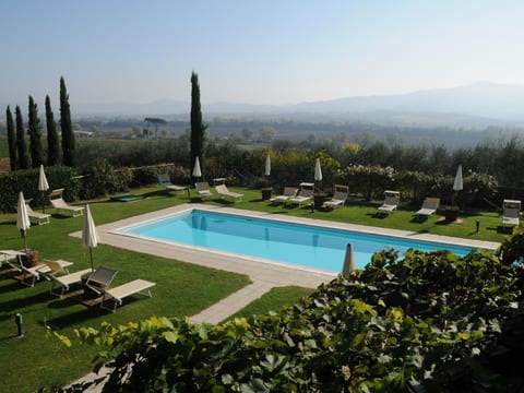 Appartement in Castiglione Del Lago mit Terrasse, gemeinsamem Pool und Garten