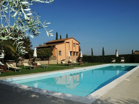 Appartement in Castiglione Del Lago mit Terrasse, gemeinsamem Pool und Garten