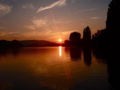 Haus am See mit direktem Seeanstoss