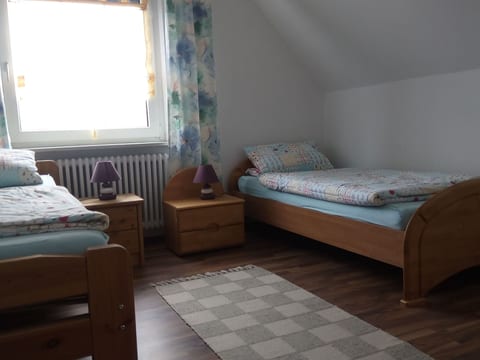 in ruhiger Lage mit großem Garten