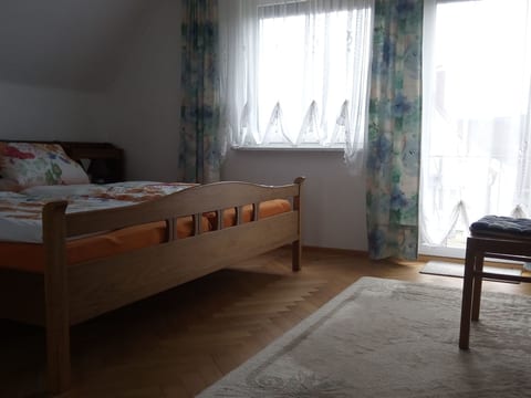 in ruhiger Lage mit großem Garten