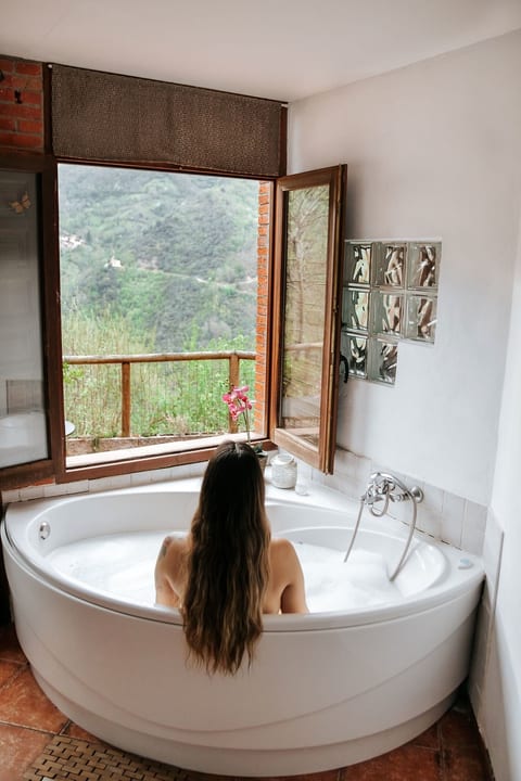 Jacuzzi, Kamin, Grill und spektakuläre Aussicht