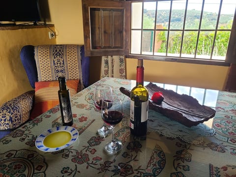 Schöne Ferienwohnung in Iznájar mit Garten, Terrasse und Grill