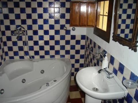 Schöne Ferienwohnung in Iznájar mit Garten, Terrasse und Grill