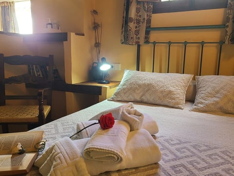 Schöne Ferienwohnung in Iznájar mit Garten, Terrasse und Grill