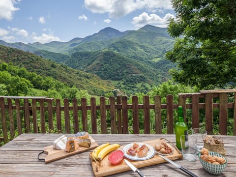 Berghütte mit Terrasse, Kamin und Jacuzzi