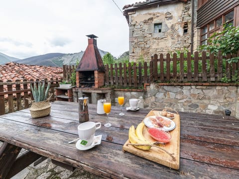 Berghütte mit Terrasse, Kamin und Jacuzzi