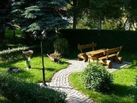 in Breitenstein mit Grill und Garten