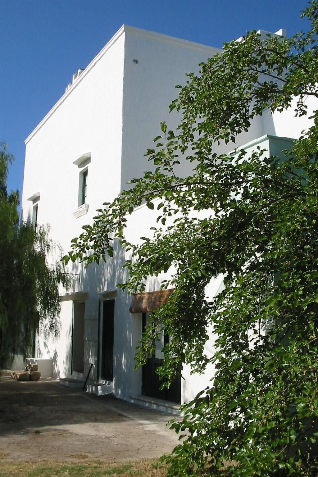 Altes Bauernhaus im Grünen