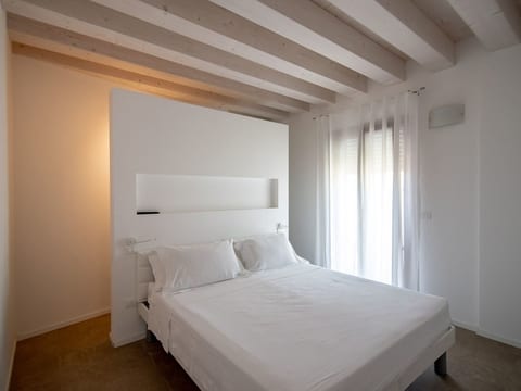 Einzimmerwohnung mit Balkon und Frühstück
