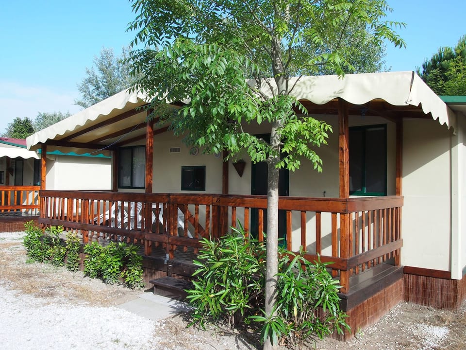 Mobilheim en un camping cerca del mar y Pisa - Viareggio
