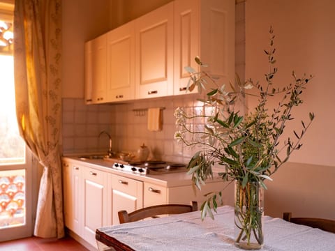 Drei-Zimmer-Panorama-Wohnung mit Terrasse und Sommerpool