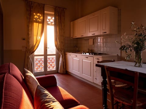 Drei-Zimmer-Panorama-Wohnung mit Terrasse und Sommerpool