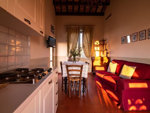Drei-Zimmer-Panorama-Wohnung mit Terrasse und Sommerpool