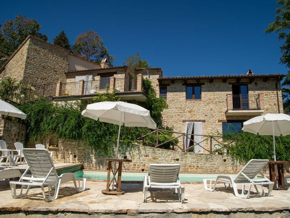 Villa con piscina privata vicino al villaggio - Cessapalombo