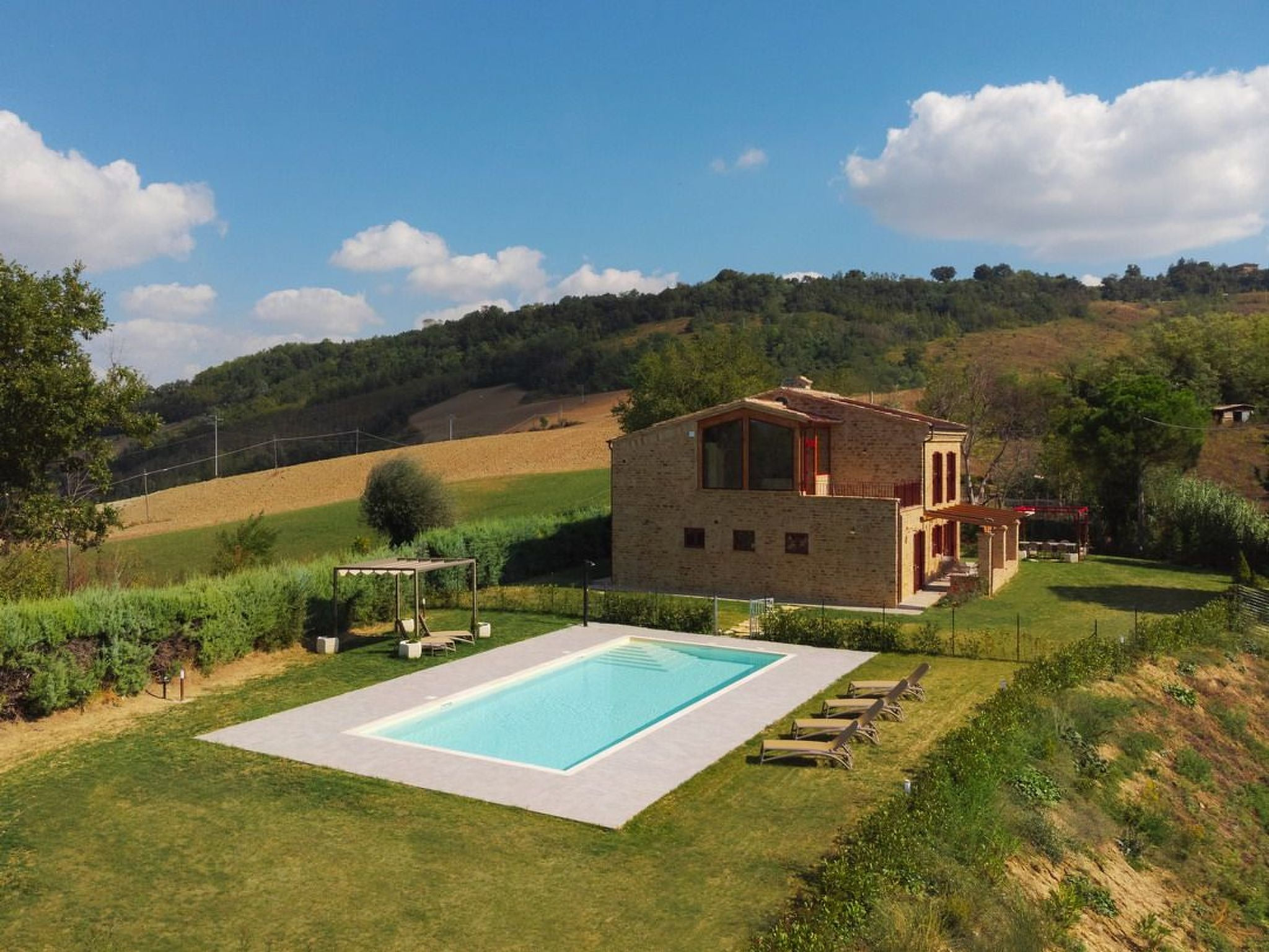 Luxuriöse und erschwingliche Villa mit privatem Pool