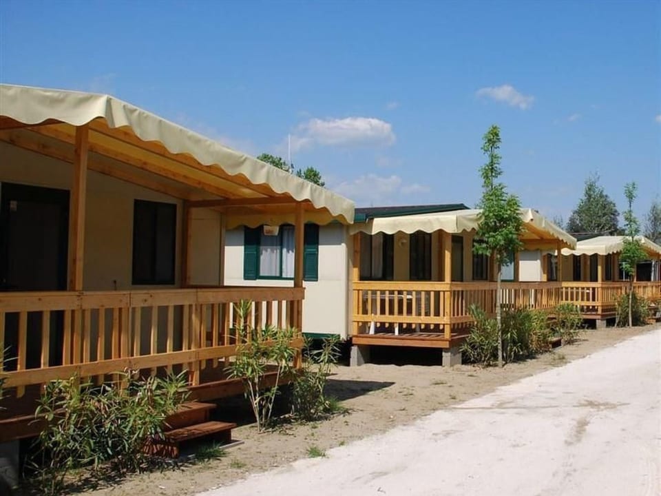 Mobilheim auf einem Campingplatz in der Nähe des Meeres, Pisa, - Viareggio