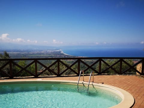 Wunderschöne Villa dei Feaci mit Pool