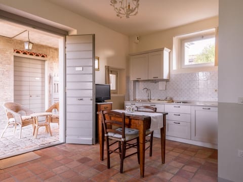 Studio-Apartment mit Garten, Grill, Pool und Aussicht