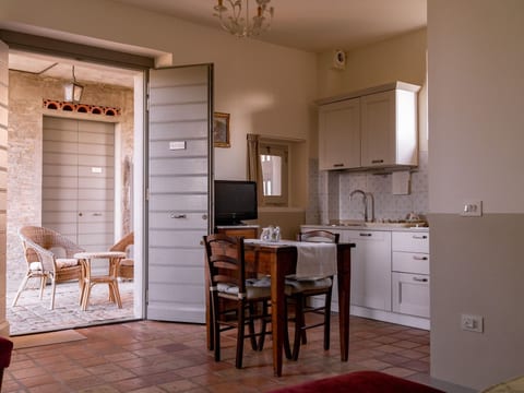 Studio-Apartment mit Garten, Grill, Pool und Aussicht