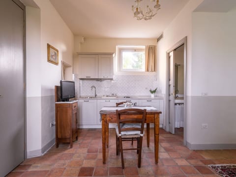 Studio-Apartment mit Garten, Grill, Pool und Aussicht