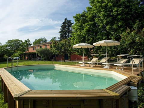 Villa mit privatem, halb versenkbarem Pool in Meeresnähe