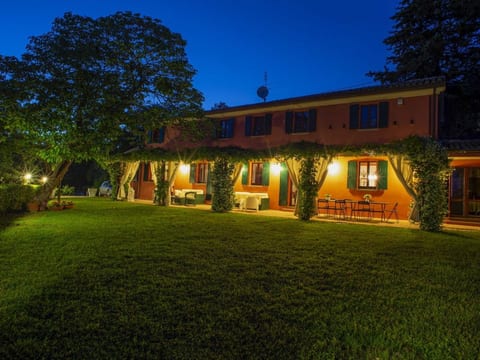 Villa mit privatem, halb versenkbarem Pool in Meeresnähe