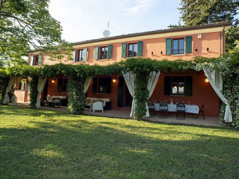Villa mit privatem, halb versenkbarem Pool in Meeresnähe