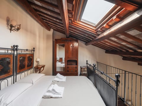 Mit Mezzanin und Schwimmbad, in einem Bauernhaus in den Hügeln
